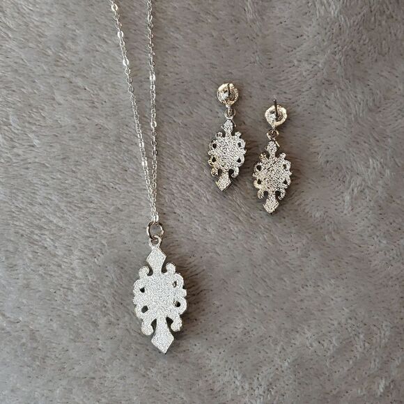 Tiger Eye earrings and necklace in Silver setting - Picture 5 of 6